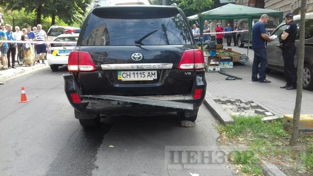 ​"Заложил взрывчатку и сказал прохожим, чтобы убегали", - свидетели взрыва джипа в Киеве поделились информацией о подозреваемом