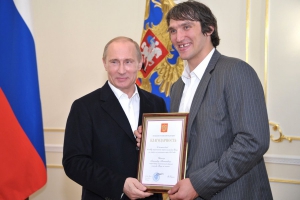 Российский титулованный спортсмен Овечкин решил "лизнуть" правящей верхушке