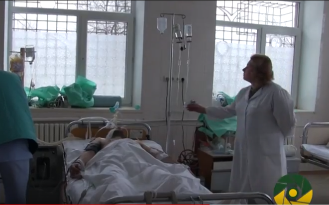 Украинские медики спасают жизнь российского диверсанта: в ВСУ показали, кого из вражеской армии им удалось поймать в АТО - кадры