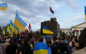 Милиция начала проверку по факту сноса памятка Ленину в Краматорске
