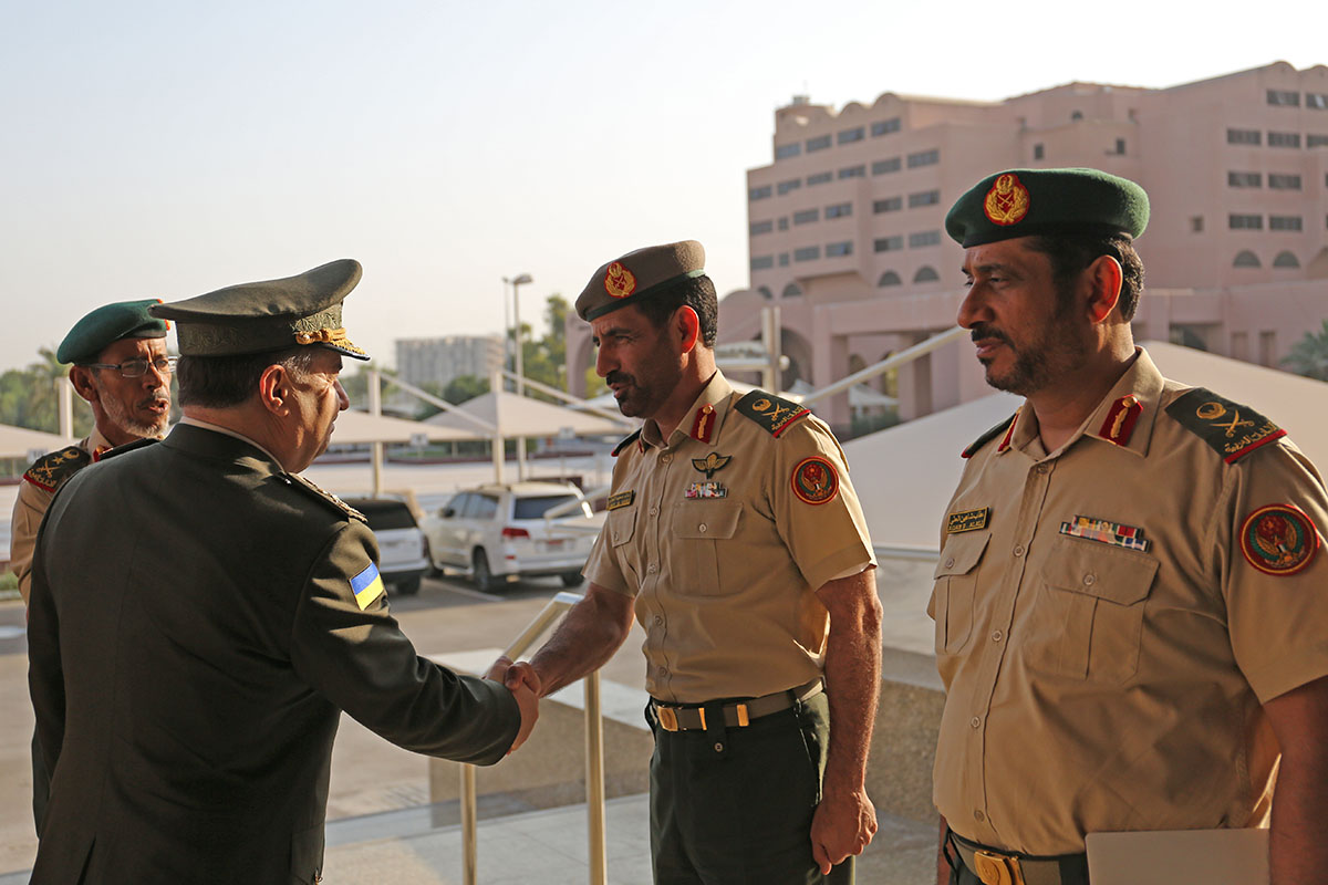 Полторак в Эмиратах... не отдыхает: министр обороны отправился в Дубай договариваться о совместной работе с арабскими партнерами
