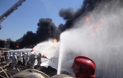 Спасатели под Киевом применили пенную атаку для ликвидации пожара