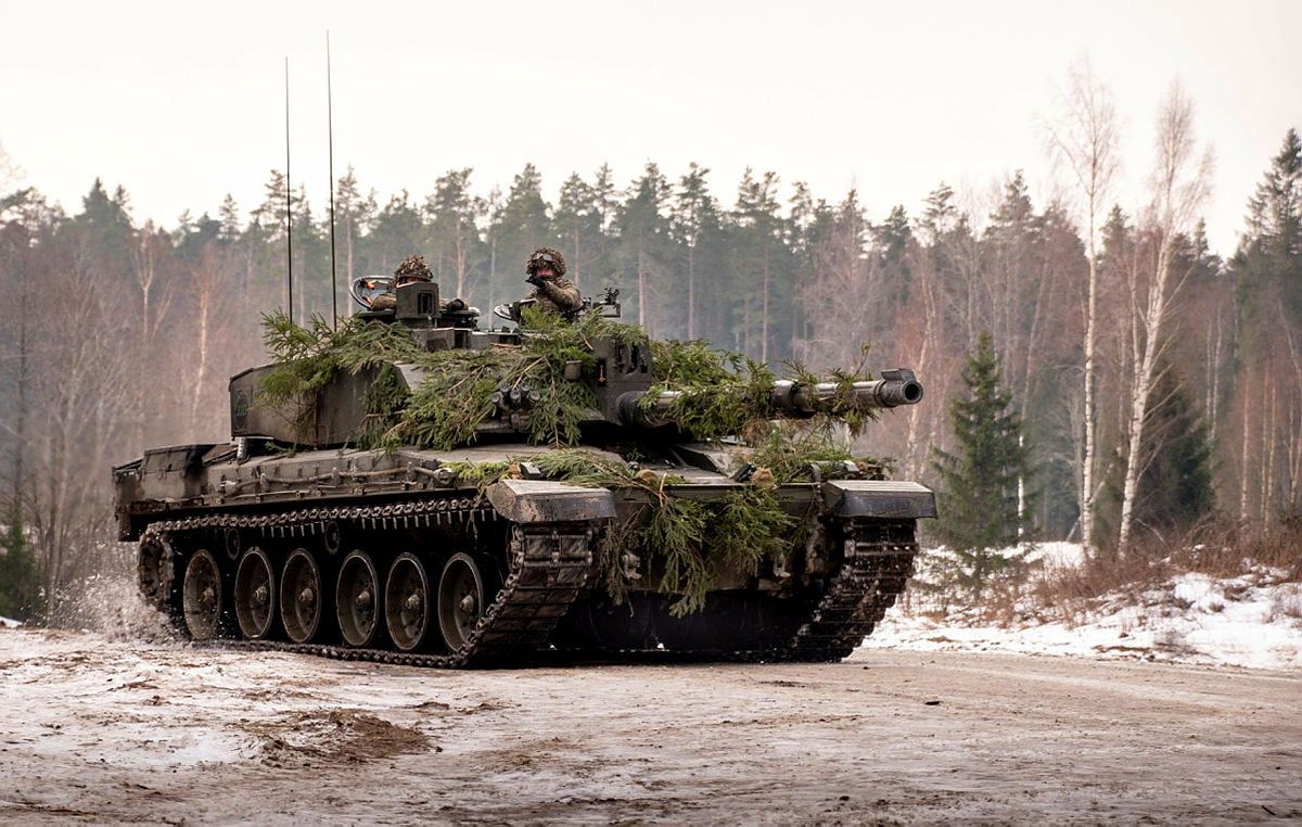 Передвижение по местности и стрельбы: Британия показала видео подготовки ВСУ на танках Challenger 2