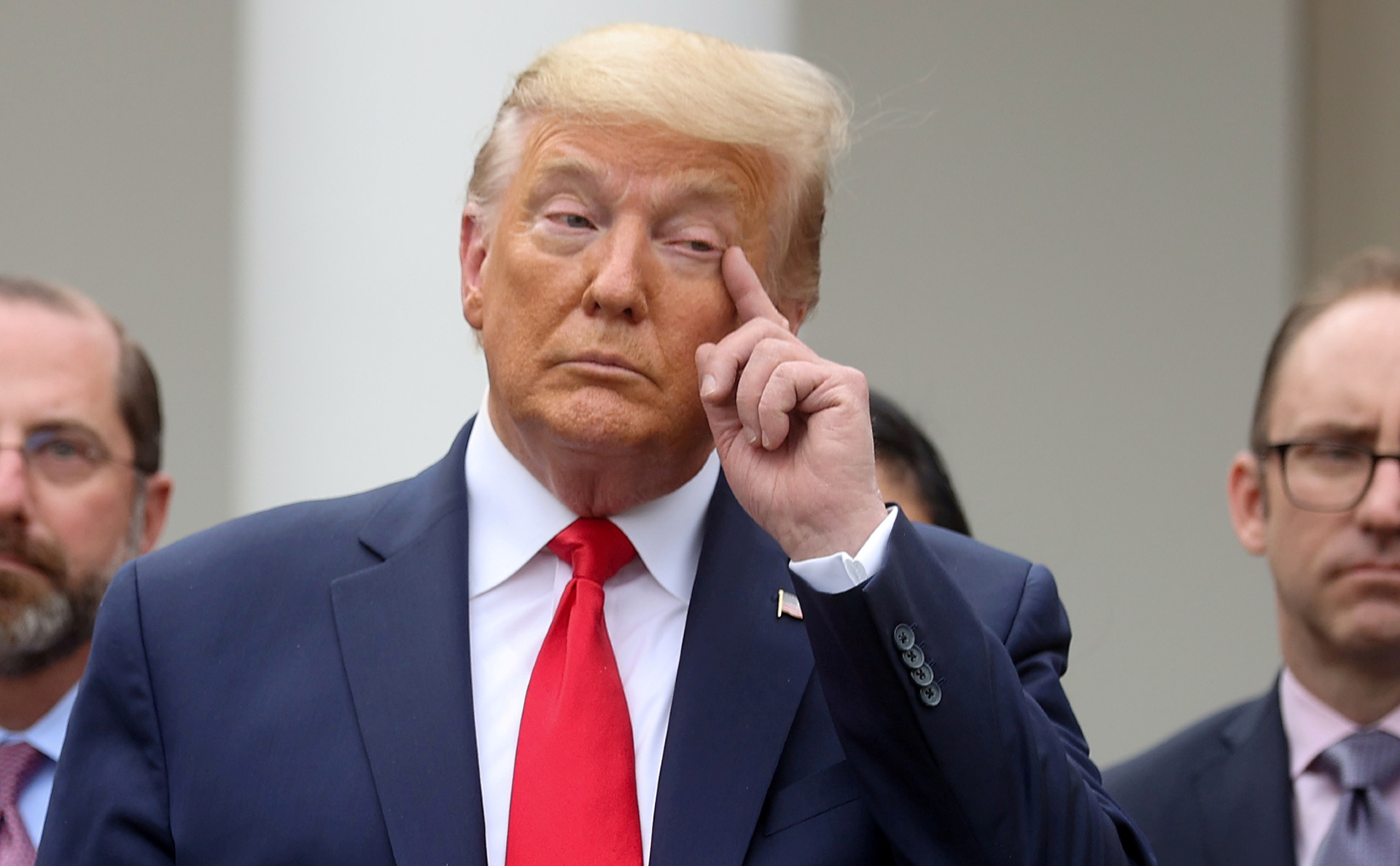 FoxNews: Два года Путин просит у Трампа о помощи