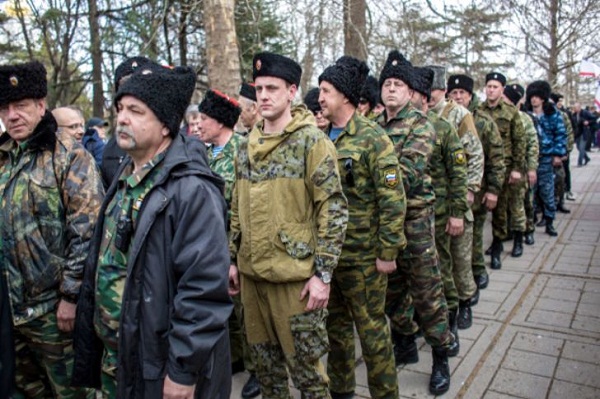 "С бандеровскими повязками": в оккупированной Горловке замечены вооруженные патрули российских казаков - соцсети