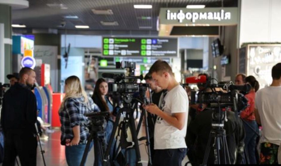 Прямой эфир: Видео возвращение Сенцова, Карпюка, Балуха, Гриба, моряков онлайн-трансляция