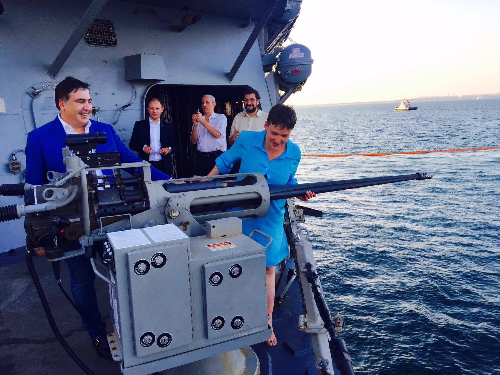 Савченко опять сверкнула пятками: босого нардепа вместе с Саакашвили заметили на борту американского корабля