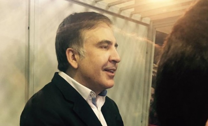 Неожиданный поворот в деле Саакашвили: сторона обвинения заявила, что экс-президента Грузии могут устранить российские спецслужбы, поэтому его нужно надежно охранять