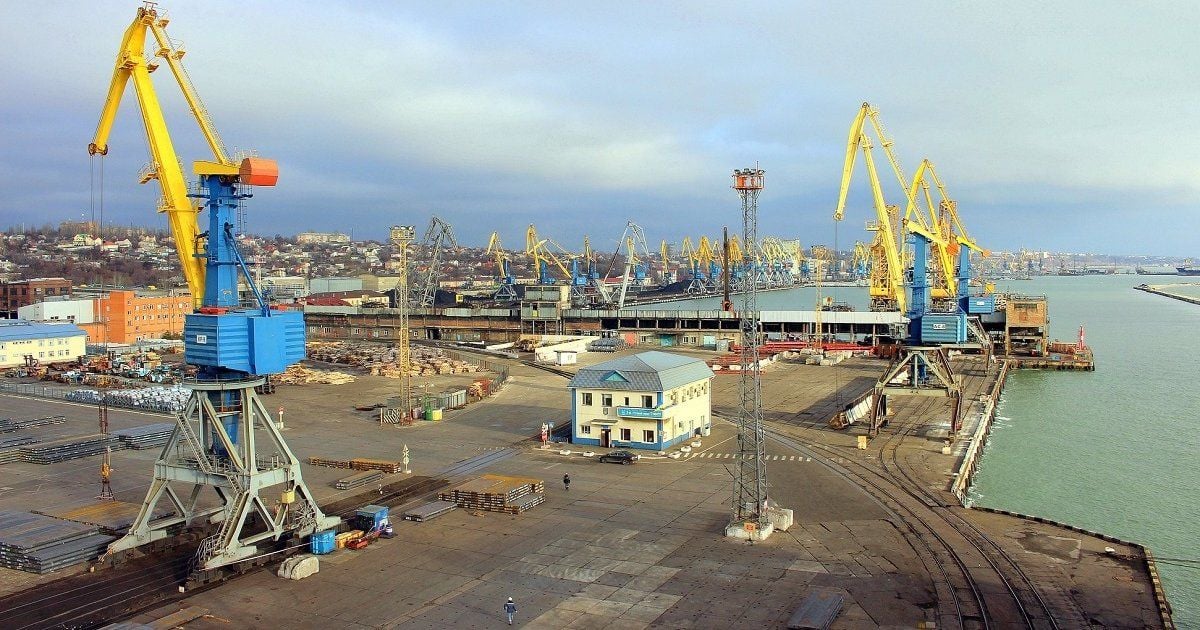 Мариуполь превращают в крупный перевалочный пункт: Москва готовится узаконить и увеличить грабеж Украины