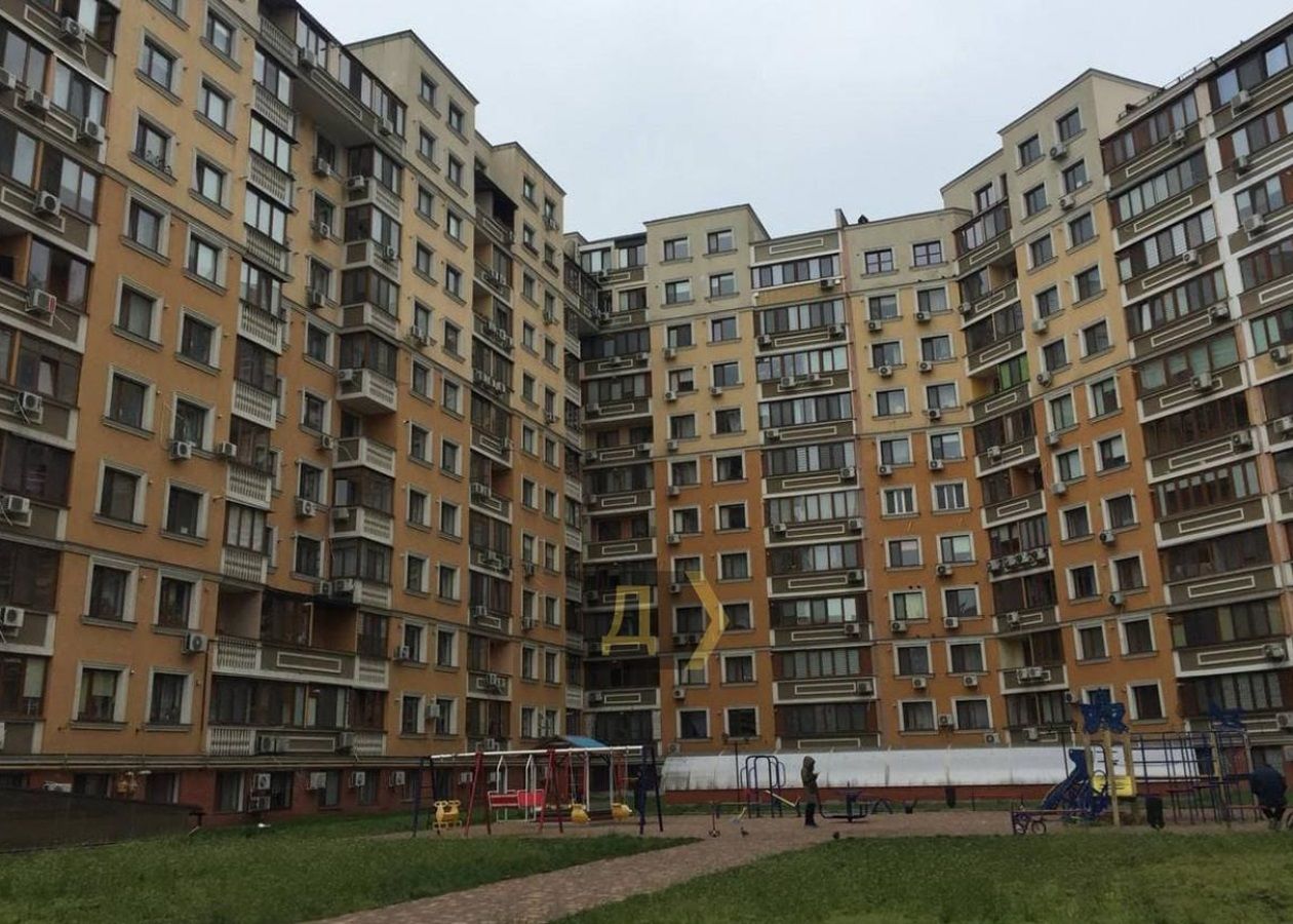 Восемь человек было внутри: в многоэтажке Одессы оборвался лифт