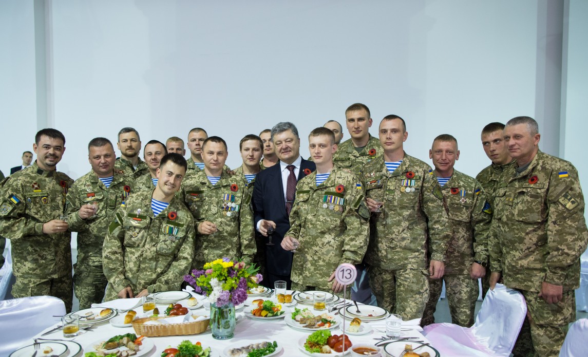 Украинский президент Петр Порошенко принял участие в мероприятиях ко Дню памяти и Дню победы над нацизмом 