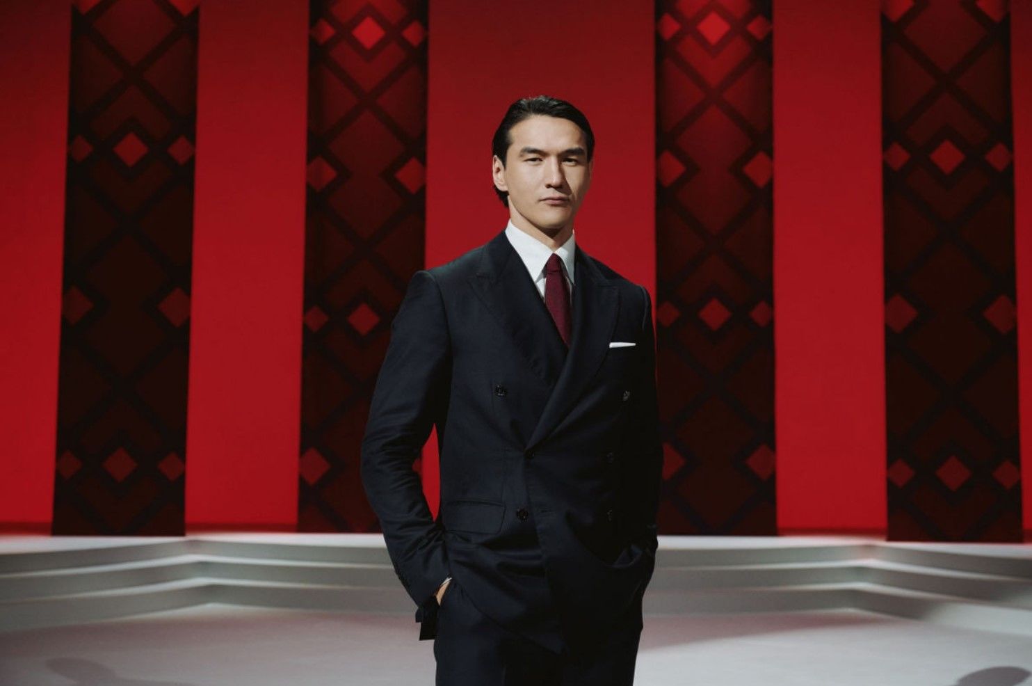 Комик Сабуров высмеял Кремль на первом концерте после изгнания из России 