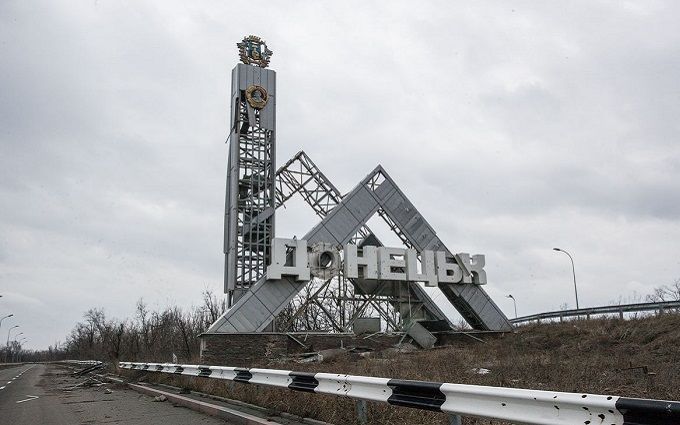 В оккупированном Донецке на остановке прогремел взрыв: первые данные из соцсетей о погибшем - подробности