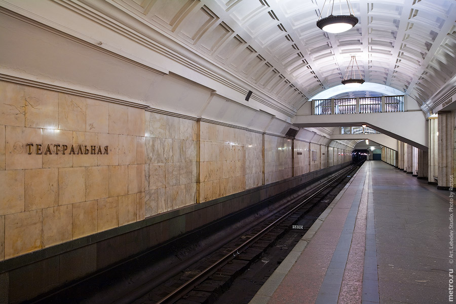 Станция метро "Театральная" в Киеве открыта. Взрывчатку не обнаружили