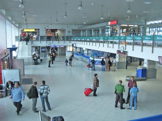 СМИ: в аэропорту Кишинева молдавские ветераны Днестровской войны задержали охранников лидера Приднестровья Шевчука