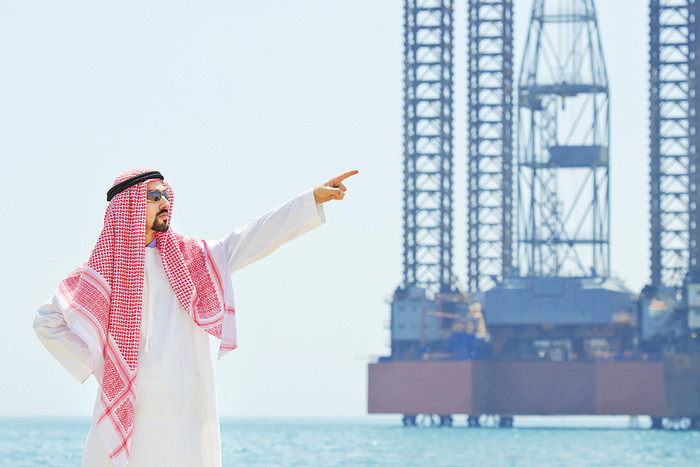 Новый целенаправленный удар Саудовской Аравии по Москве и Путину: саудиты снизили цены на нефть для Европы, стремясь выиграть конкуренцию у России