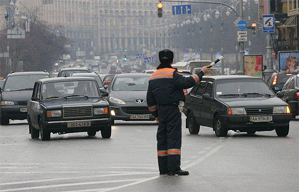 В центре Киева перекрывают движение транспорта