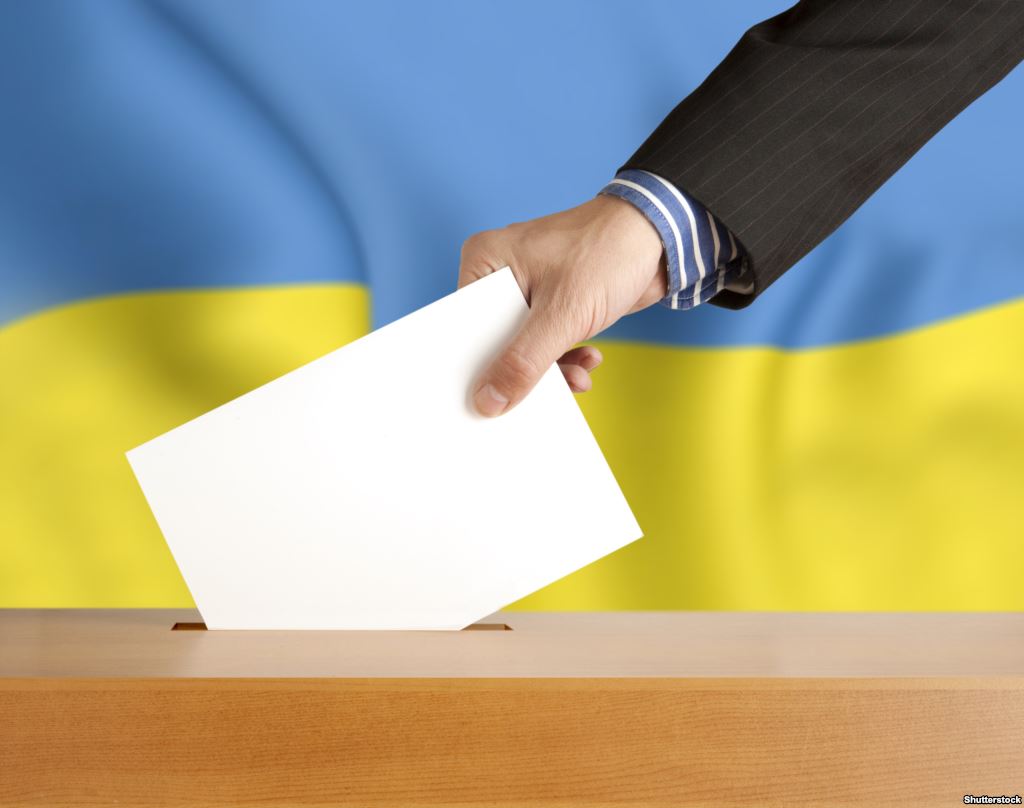 Обработано уже 83% бюллетеней: как изменился отрыв Зеленского от Порошенко