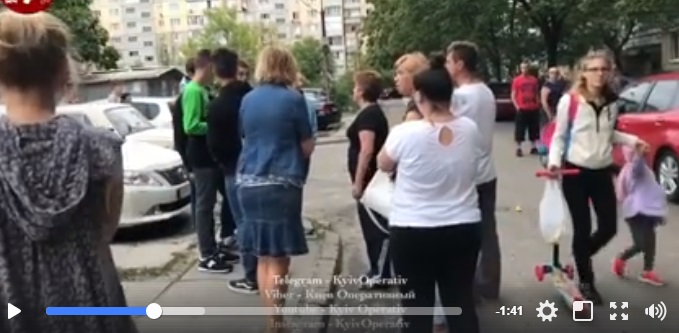 Массовая драка в Киеве: участники бытового конфликта пустили в ход "розочки" и газовые баллончики, есть раненые - кадры