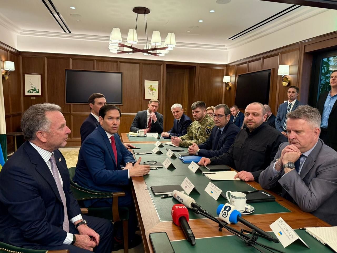 Первые итоги переговоров в США: Кислица говорит о возможном прогрессе, Уиткофф собирается к Путину