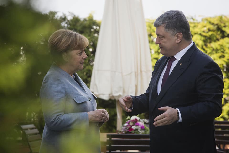 Порошенко и Меркель встретились в Берлине: опубликованные фото переговоров в кабинете канцлера Германии