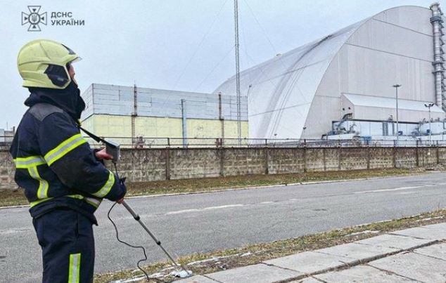 Все ще тліє: у ДСНС розповіли про ліквідацію наслідків атаки російського БПЛА на Чорнобольську АЕС