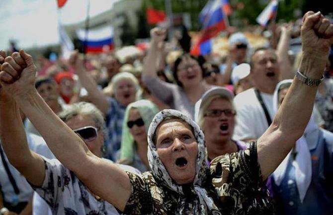 "Сил больше нет! Ненавижу всех этих тв***й!" - жители оккупированного Донбасса рассказали о новых проблемах с "пенсиями" и "пособиями" "ДНР"