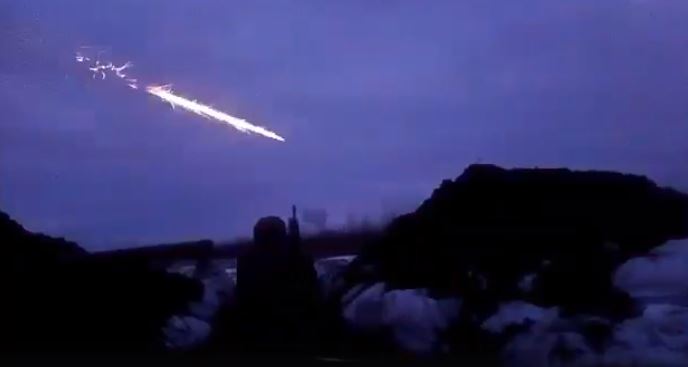Силы АТО не дают расслабляться врагу на Светлодарской дуге: в Сети показали видео ночного боя ВСУ с оккупационной армией РФ