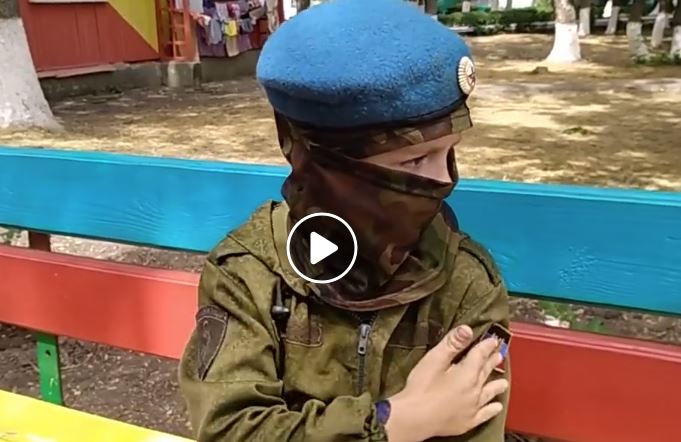 7-летний житель "ДНР" показал, как  с боевиками убивает украинцев: новости из Донецка и Луганска  онлайн