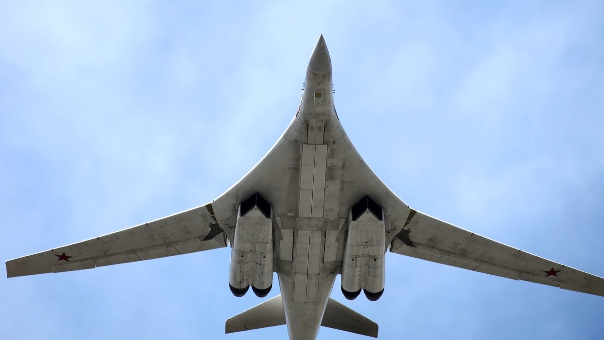 Как британские шпионы вывезли секреты Ту-160 в пакете с чаем и нанесли удар по Кремлю