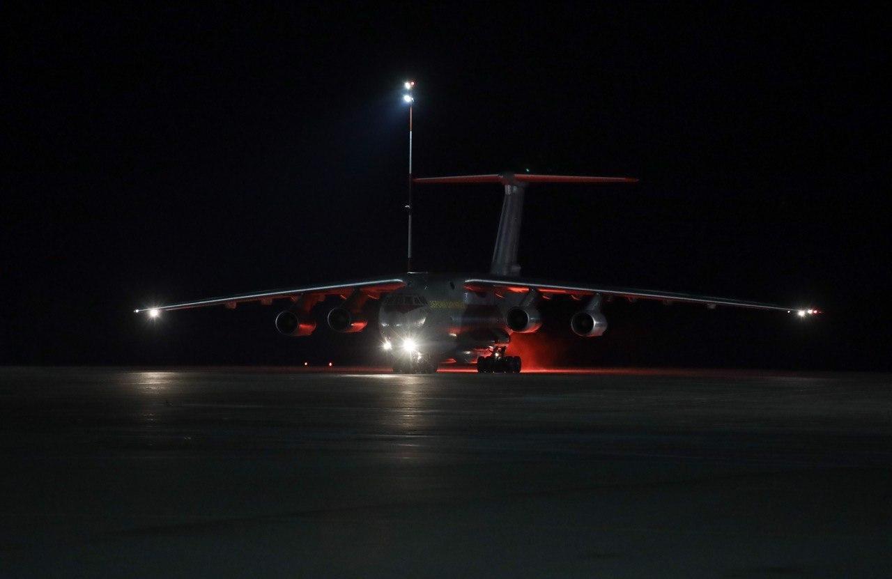 В Украину из Китая самолет "ИЛ-76" Вооруженных сил Украины доставил 250 тысяч экспресс-тестов на коронавирус