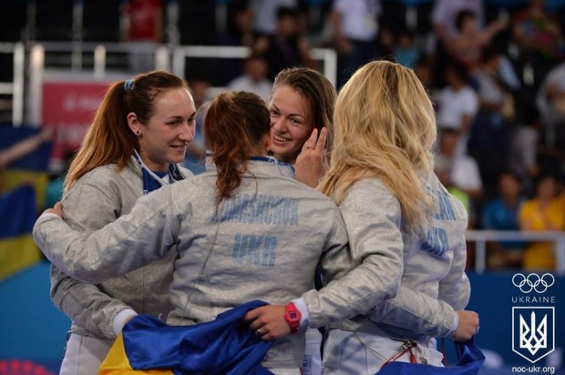 "Ну очень тепло": украинские саблистки уже в шаге от завоевания медалей в командных соревнованиях в Рио