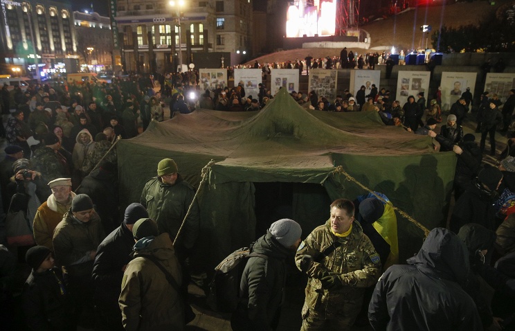 В Киеве на Майдане началось Народное вече. Прямая видео-трансляция