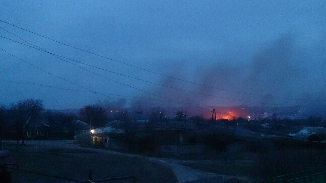 ​Взрыва не было: у Плотницкого назвали официальную причину грандиозного пожара в Луганске – соцсети удивлены