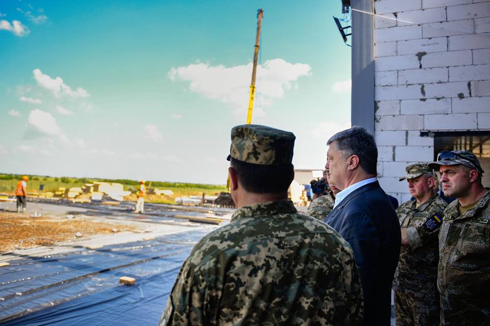 ​"Далеко не все страны НАТО имеют такие условия", - Порошенко в “Широком лану" дал ответ "зрадофилам" 