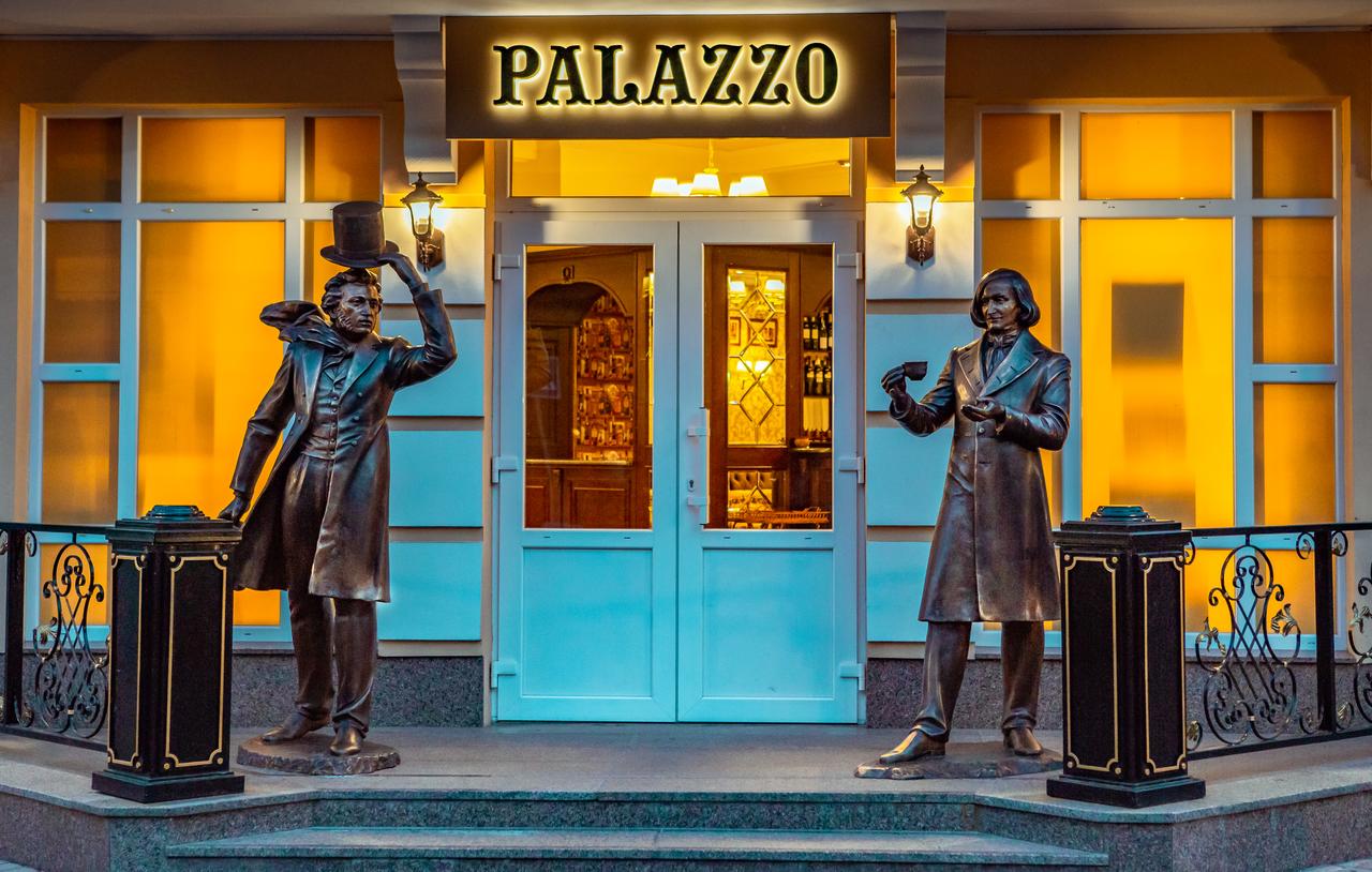 В Полтаве ярко потроллили россиян памятниками Пушкину и Гоголю – фото