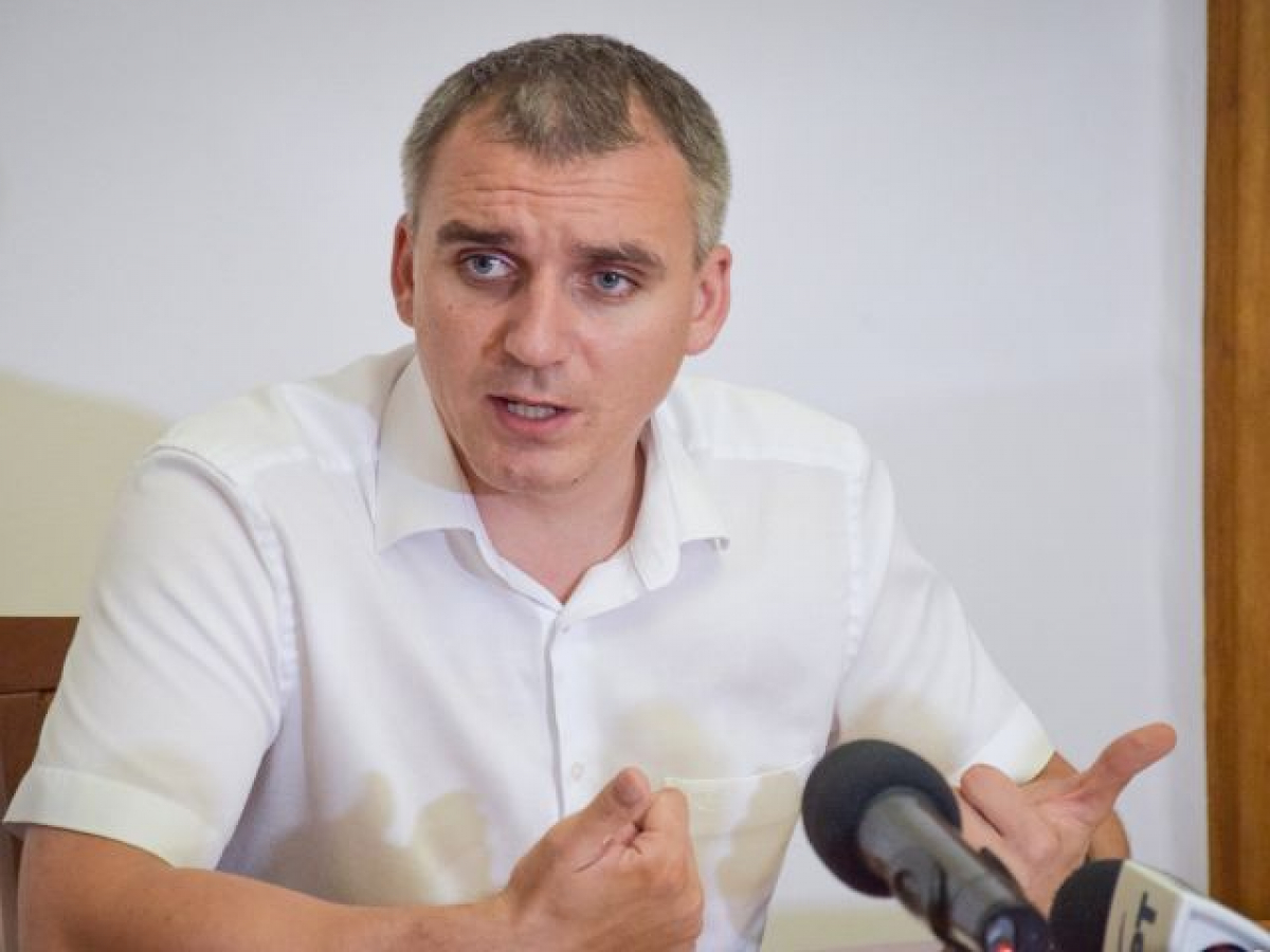 Мэр Николаева Сенкевич на сессии показал депутатам "вот это": разразился скандал 