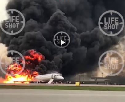 Десятки человек могут погибнуть: пылает пассажирский самолет в аэропорту Шереметьево - первые кадры мощного пожара