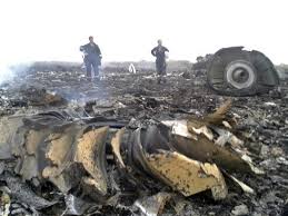 ГСЧС: спасатели загрузили в вагоны-рефрижераторы в Торезе 251 тело жертв крушения «Боинг-777»
