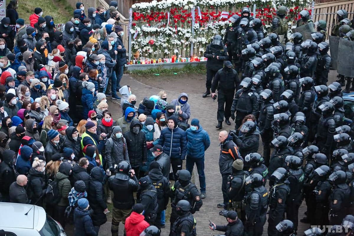 Протесты в Беларуси: более тысячи задержанных и сотни избитых