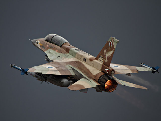 ВВС Израиля нанесли сокрушительный удар по асадовской военной базе в Сирии: в Сети опубликовано фото и видео последствий