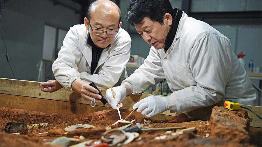 В Китае обнаружили загадочный древний саркофаг гигантских размеров: длина капсулы поразила ученых