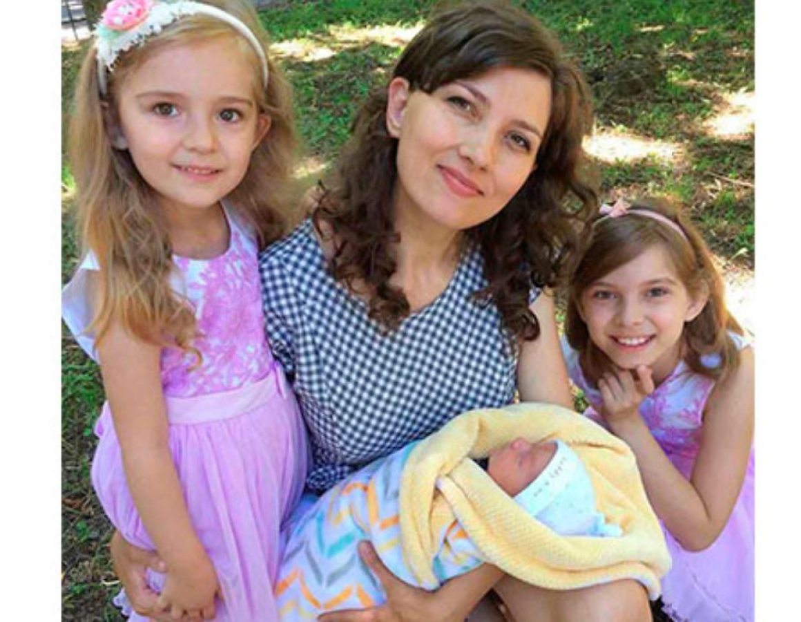 Винничанка Алена Бабич родила перед дверью закрытого роддома – муж героически принял малыша 