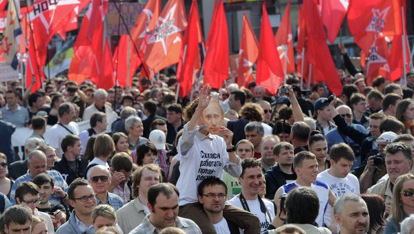 Массовые антикоррупционные митинги в России: первые задержания и стычки с ОМОНом (кадры)