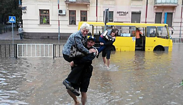 Адская жара до 35 градусов и сильные ливни: стало известно, по каким регионам Украины погода нанесет "удар"