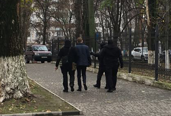 Трое следователей из Одессы обокрали инкассаторскую машину. Похищено 120 тысяч долларов – кадры