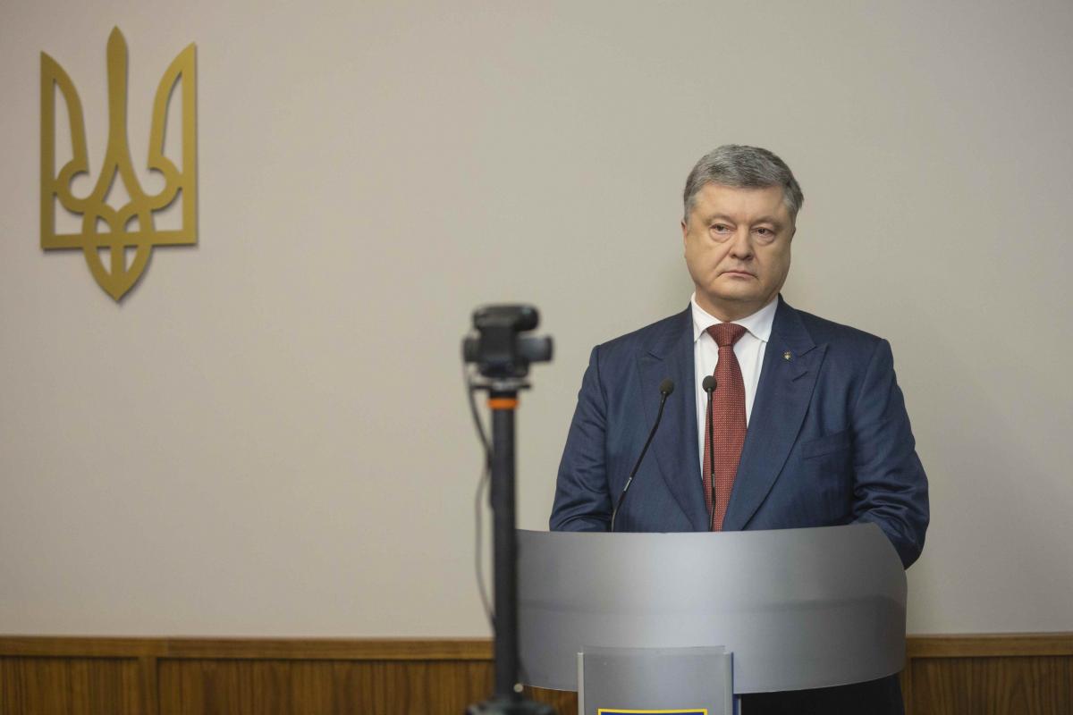 "У меня были разные отношения с Януковичем", - о чем говорил Порошенко на допросе по делу госизмены беглого президента