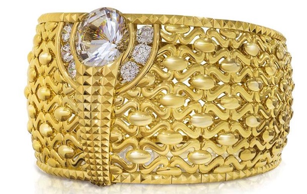 В ОАЭ показали уникальное 58-килограммовое золотое кольцо