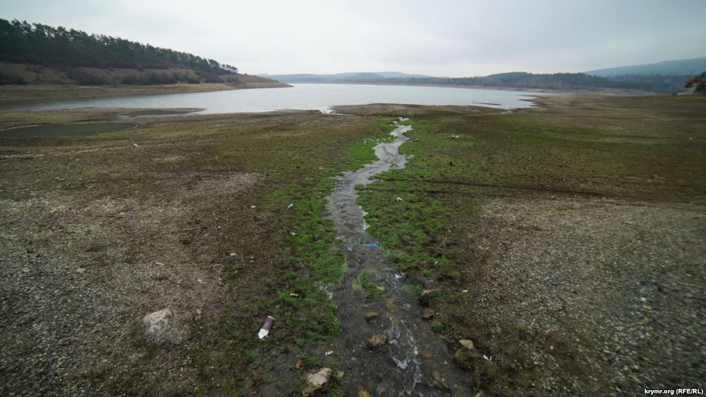 Крым без воды: в Сеть попали кадры опустошенного Симферопольского водохранилища