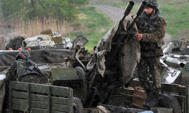 Боевики из "Градов" обстреляли предместье Мариуполя, есть разрушения